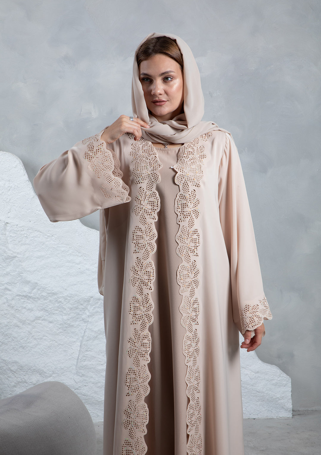 Elegant Emirati abaya with nida fabric